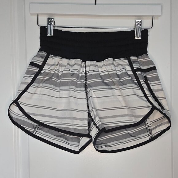 Lululemon Tracker Short II *2-way Stretch - 4 Mini Groovy Stripe Dune Horizontal - Picture 3 of 6